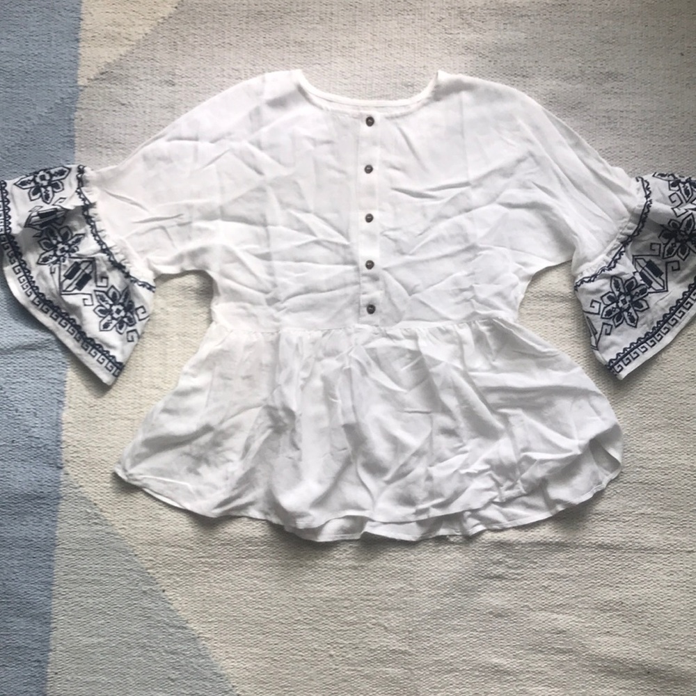 CONSIGNED - Bell Sleeve Top